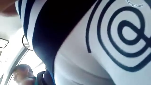 Marito spara un amico nuovi siti porno italiani in video, coprendomi di sperma