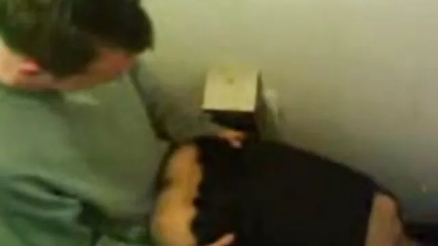 Erica Fontes succhia il cazzo prima di usare le nuovi porno amatoriali suole